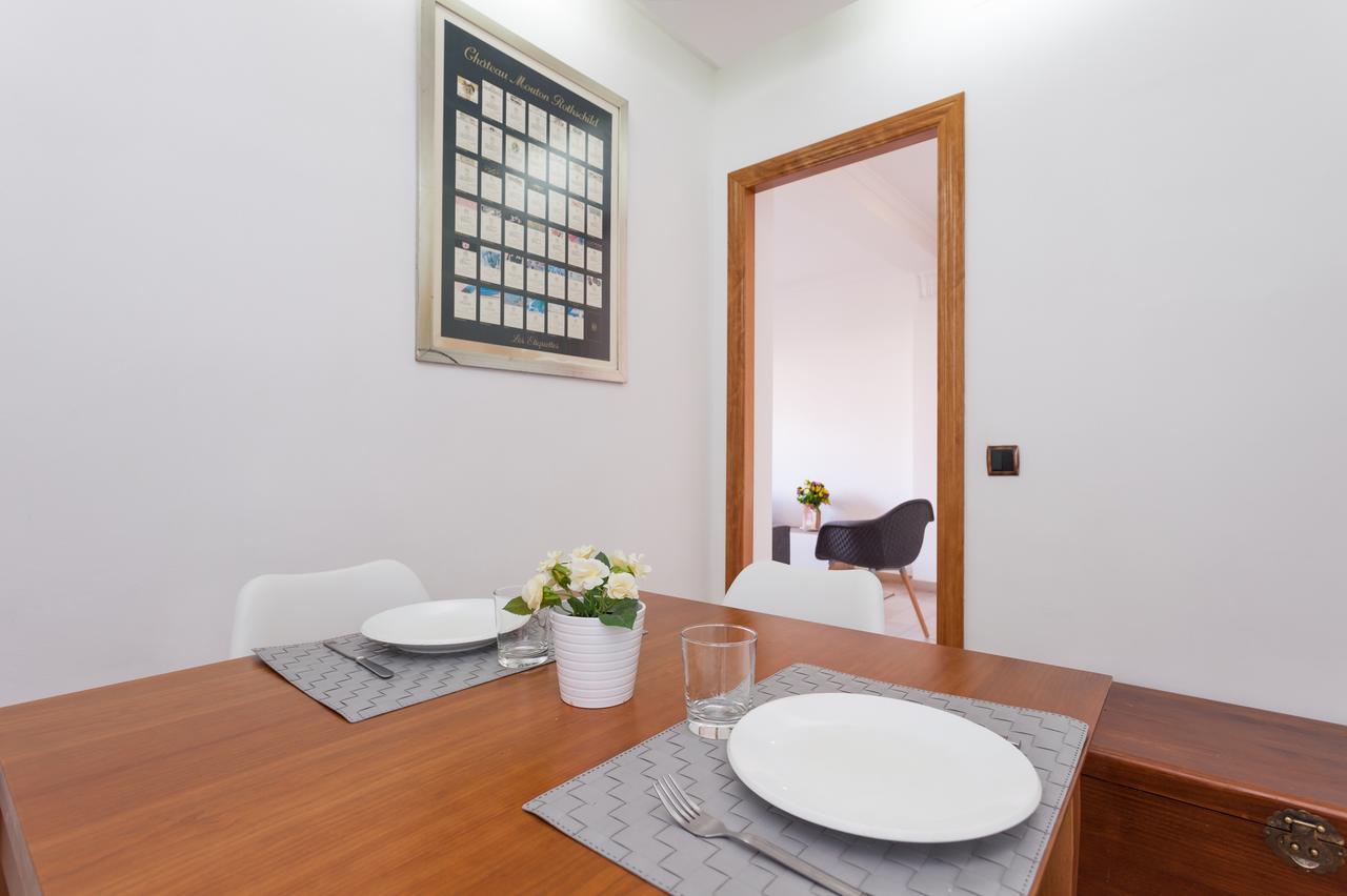 Flateli Lepant Apartment Barcelona Bagian luar foto